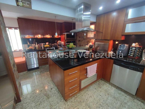Bella Casa Bien Distribuida De MĂșltiples Niveles En Venta Ubicada En Los Naranjos Del Cafetal 25-6495