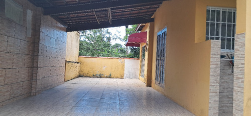 Casa Com 2 Quartos, 2 Banheiros, 2 Vagas Na Garagem