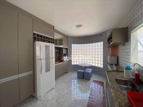 Imagem 7 de 21 de Casa Contemporânea, Tranquila, Ótimo Acabamento, Venda - Pinus Village - Cotia/sp - Ca3471
