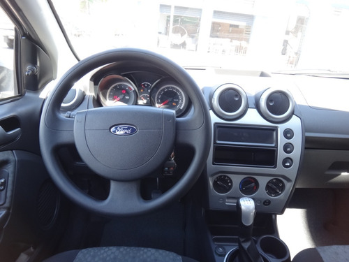 Imagem 2 de 9 de Ford Fiesta Rocam 1.6 Mecânico Flex