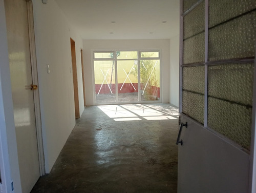 Casa De Un Solo Nivel Bastante Amplia, Ubicada En Buena Zona