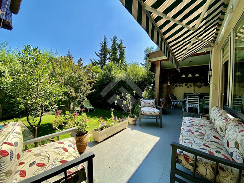 Casa En Venta De 4 Dorm. En La Reina