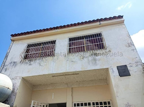 . Jv Vende Haz Realidad Tu Sueño: Casa Quinta Espaciosa Y Luminosa En Zona Cotizada, Ideal Para Disfrutar De La Tranquilidad Y La Cercanía A La Ciudad. 25-8374