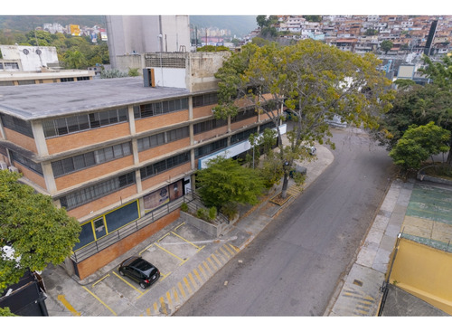 Se Vende Edf Comercial/industrial La Urbina Calle 1 78-25-05
