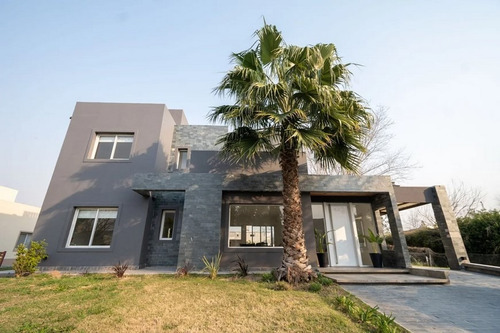Casa De 4 Dormitorios En Venta - Aires Del Llano