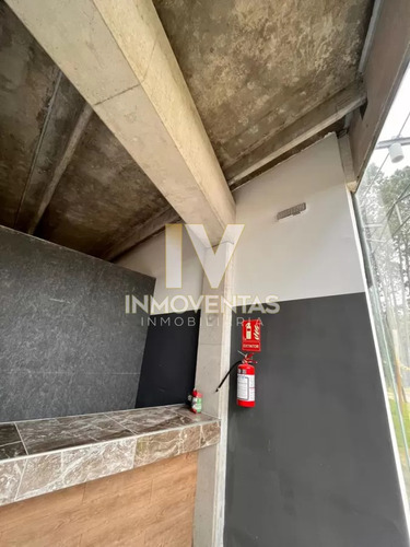 Local Comercial Disponible En Gran Ubicacion. Ideal Para Oficina O Negocio