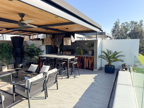 Increíble Townhouse De 3 Pisos En Lo Barnechea Con Azotea