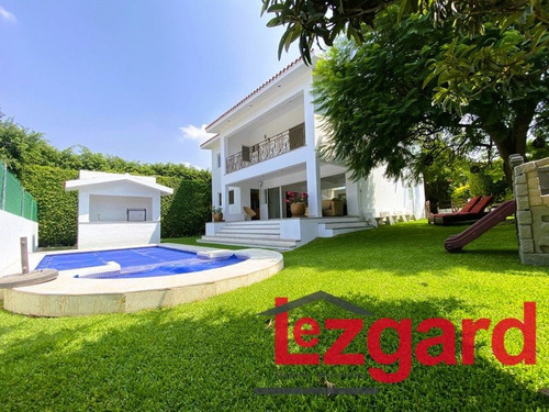Encuentra Confort Y Estilo: Casa Seminueva En Lomas De Cocoyoc