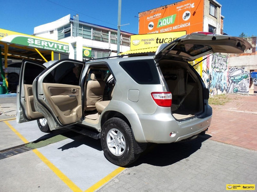 Imagen 11 de 25 de Toyota Fortuner Sr5 Urbana