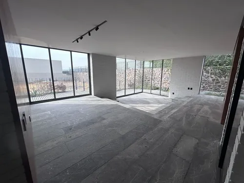 Nueva Con Diseño Arquitectónico Vanguardista