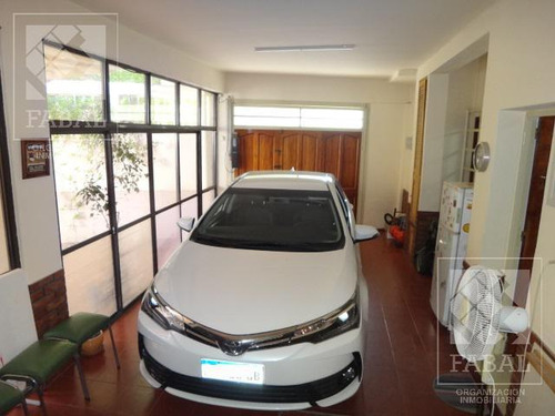 Casa Alquiler O Venta Santa Genoveva, 3 Dormitorios, 3 Baños, Quincho-garaje Y Jardín