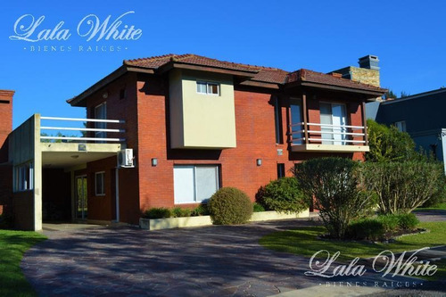 Imagen 2 de 22 de Venta Con Renta - Casa En Malibú - Canning
