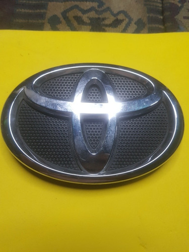 Emblema Parrilla Toyota 