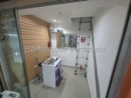 Estas Buscando Invertir Te Tengo Este Bello Local Ubicado En Uno De Los Centros Comerciales Mas Concurridos , Con Mesalina Espaciosa Y Con Altura,, Puertas Panorámicas Corredizas Santamaría