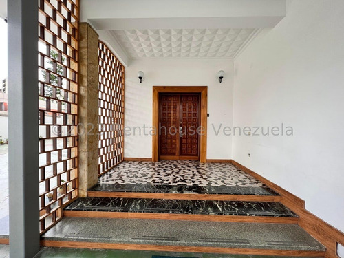 Se Vende Espectacular Casa Comercial En Santa Mónica Mls 24-7004