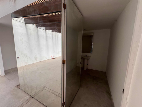 Excelente Y Exclusiva Ubicación Local Comercial / Remodelado