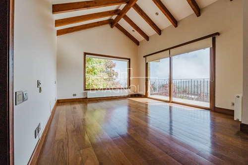 Casa En Arriendo De 5 Dorm. En Lo Barnechea