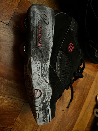 Zapatillas Hellys Con Rueditas (Usado)