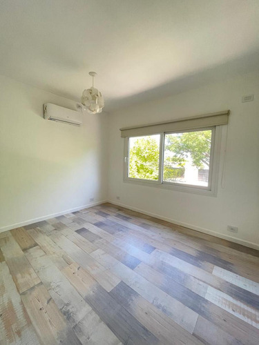 Casa En Alq. Anual - Santa Teresa, Villanueva - 5 Amb - A La Laguna Con Muelle