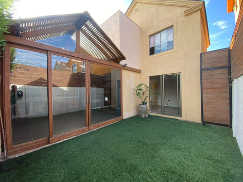 Hermosa Casa 4d, 3b En Barrio Residencial Muy Tranquilo
