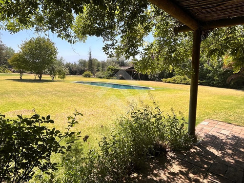 Casa En Venta De 4 Dorm. En Colina