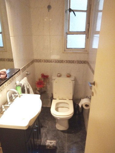 Imagen 8 de 14 de Casa De 5 Ambientes Y Cochera.