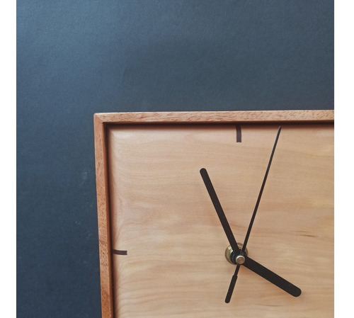Reloj De Pared Artesanal En Madera Maciza Mov Continuo Madera Paraíso