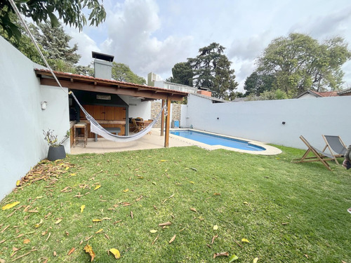 Casa En  Martinez Refaccionada !  Hermosa Orientacion Jardin Con Piscina 