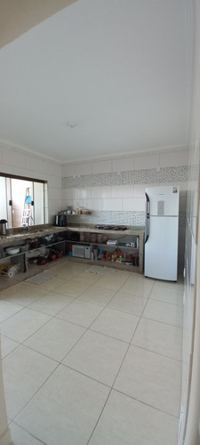 Casa 150m, 2 Quartos, 2 Banheiros, Cozinha, Lavanderia, Sala, Varanda, Terraço, 5+ Vagas