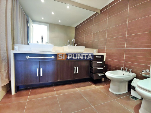 Imagen 20 de 21 de Punta Del Este. Imperiale Iii 2 Suites. Vista Al Mar
