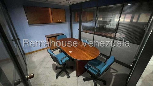 En Venta Local Comercial. - Urb. Chacao.