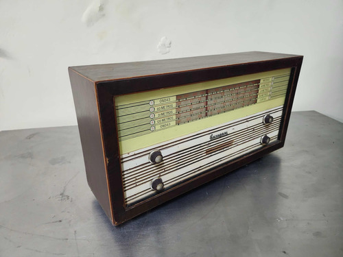 Rádio De Madeira Antigo Suzegani (Usado)