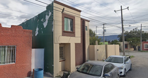 Casa En Remate Bancario En C. Maple, Los Bosques, Monclova, Coahuila (60% Descuento, Excelente Plusvalía) ¡gran Oportunidad De Inversión! - Sk12