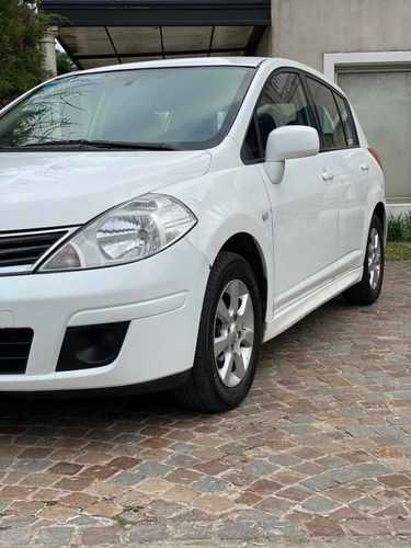 Nissan Tiida 1.8 Visia 2014