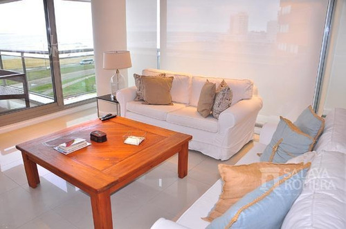 Apartamento De 4 Dormitorios Ubicado En Primera Linea De Playa Brava, Punta Del Este