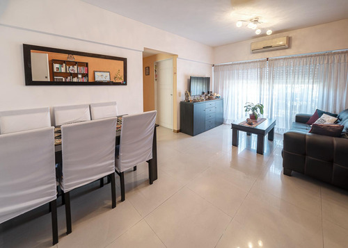 Venta Departamento Dos Ambientes En Florees Con Cochera