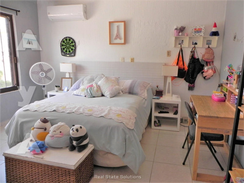 Casa En Venta, 3 Recámaras, 3 Niveles, Cuarto Servicio, Sm 43, Cancún