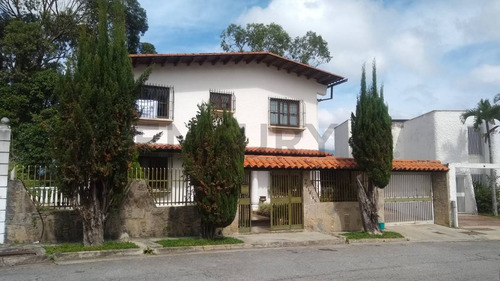 Casa En Venta En La Urbanización Los Naranjos, Avenida Sur 3. Mg 290