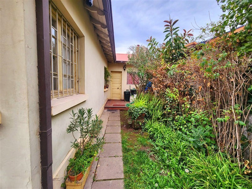 Casa En Venta De 5 Dormitorios En Ñuñoa