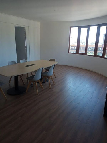 Departamento En Venta De 5 Dorm. En Santiago