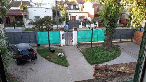 Imagen 2 de 2 de Permuta - Casa De 8 Ambientes En Lote De 884mt2 En Venta - Moron Norte