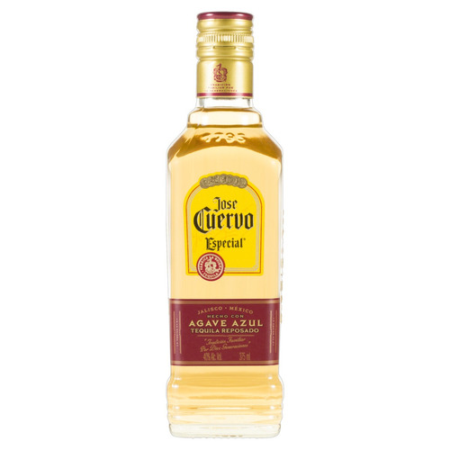 Botella especial de 375 ml de tequila Reposado Jose Cuervo