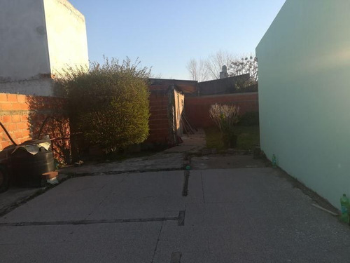Imagen 10 de 20 de Venta De Casa 2 Dormitorios En Del Carmen Oeste, La Plata.