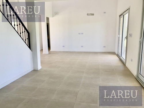 Imagen 9 de 26 de Casa En Venta - Barrio El Canton