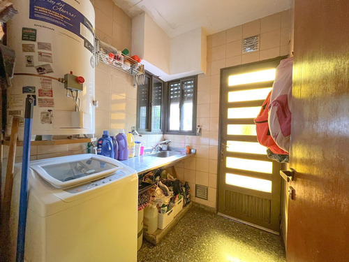 Venta Casa 4 Dormitorios Y Cochera.