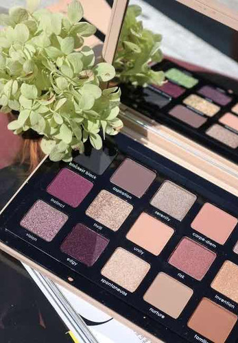 Natasha Denona. Paleta de sombras My Dream. Sombra verde