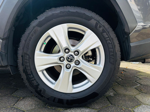 Toyota RAV4 2.5 Le At