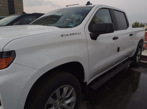 Chevrolet Silverado 5.3 V8 Custom Doble Cabina 4X4 At