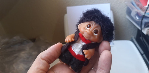 1985 Dam Baby Troll Black Hair Tux 9 Cms (Usado)