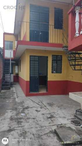 Edificio Con 2 Departamentos De 2 Niveles Y Un Local En La Colonia Ferrer Guardia.